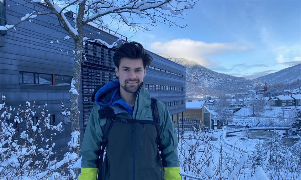 Jochem outside campus, with snow. 