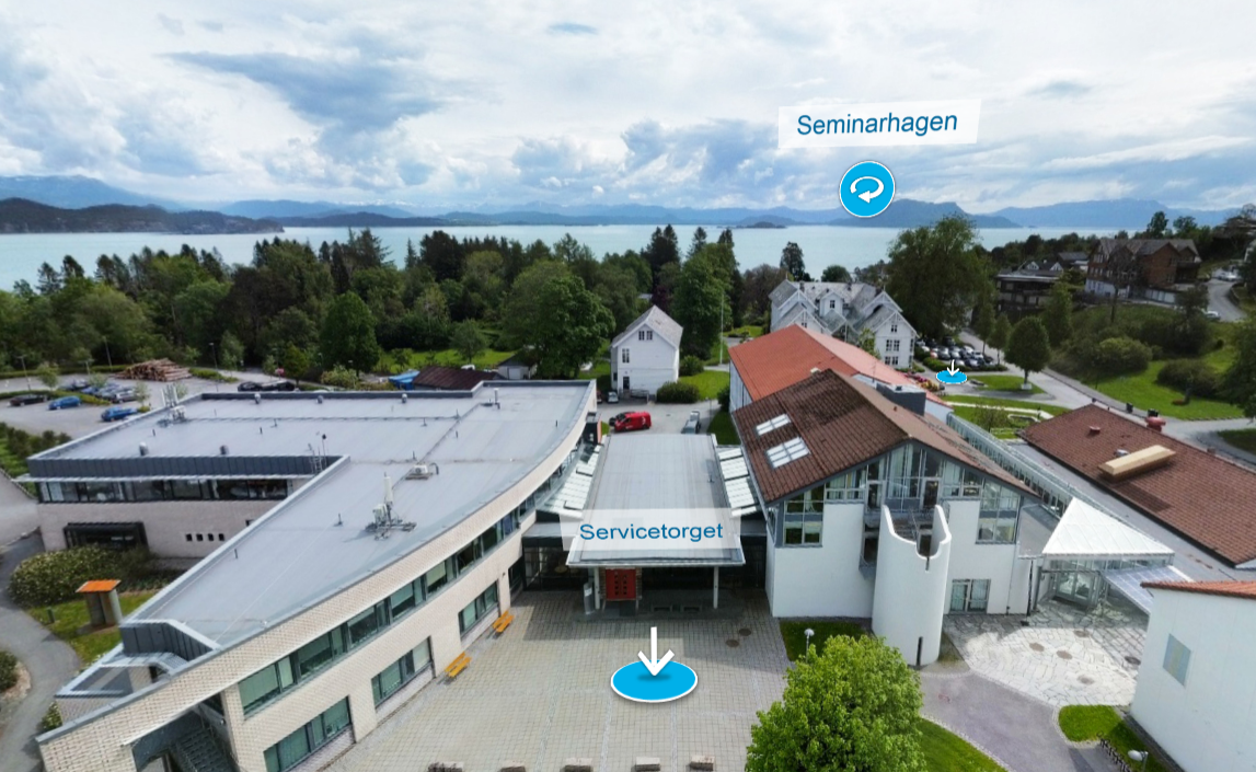 Fotografi av Campus Stord med markeringer som viser vei til Servicetorget og Seminarhagen
